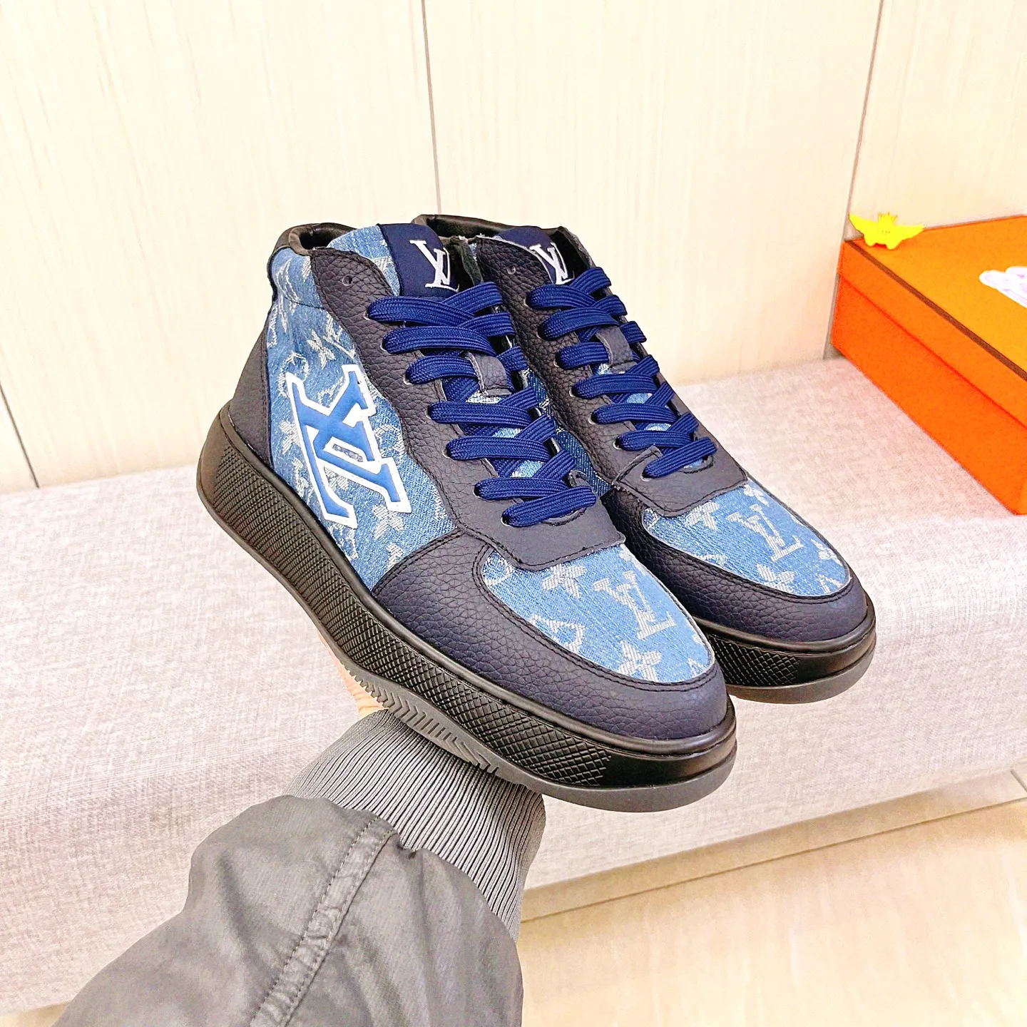 Men's shoes💰 460💰[LV]🔥Louis Vuitton, high-end men's shoes brand, official website 1:1 latest masterpiece: the upper is made of Italian imported first-layer cowhide with a comfortable and breathable lining➕original non-slip and wear-resistant outsole🔥, making walking more convenient and comfortable! An exclusive new model, a stunning work, a beautiful 1:1 replica [color] compared to the official quality! Create a fashionable personality to set off your uniqueness! A must-have for trendy men! Classic🔥Size: 38-44 Color: 🔥Multiple colors available🔥